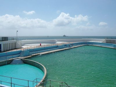 Se busca contratista para trabajos de bomba de calor profunda en Jubilee Pool, Cornwall