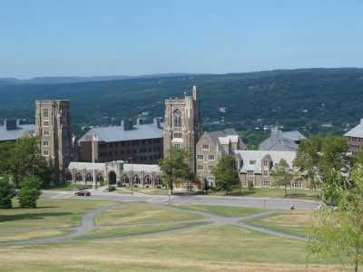 Perforación para determinar el potencial de calefacción geotérmica en la Universidad de Cornell, Nueva York